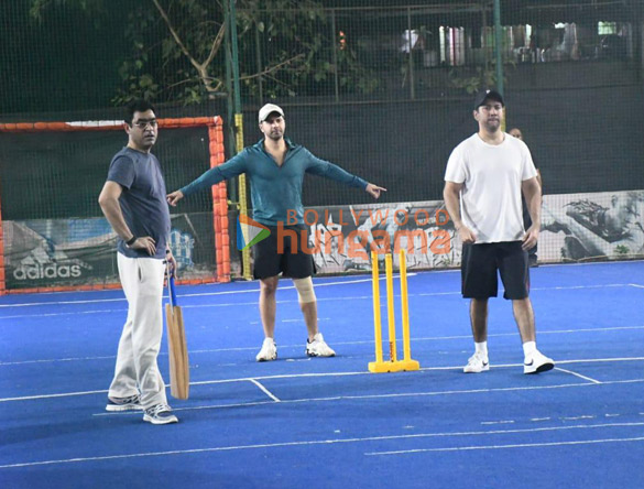 Photos Varun Dhawan, Rohit Dhawan and others snapped playing cricket (6)