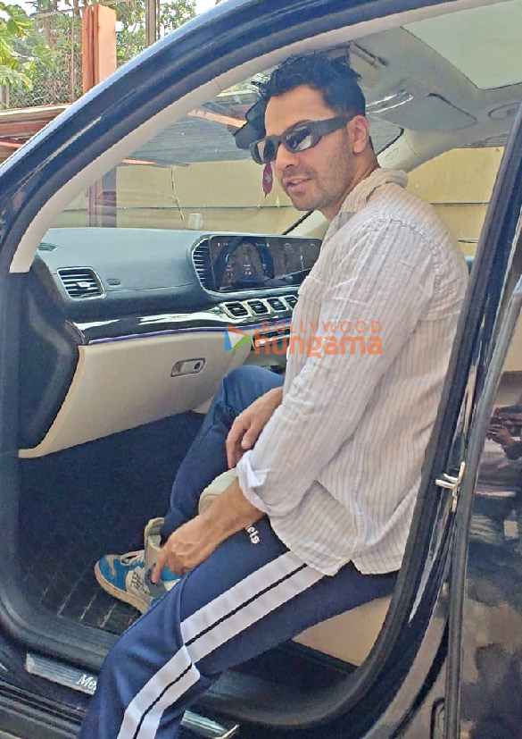 photos varun dhawan snapped at jw marriott in juhu 4