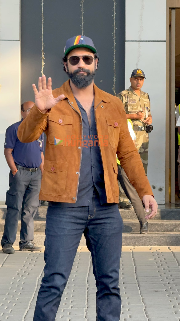 photos vicky kaushal snapped at the airport 2 3
