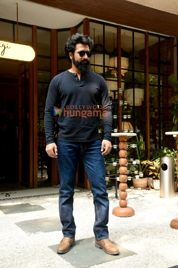 photos vicky kaushal spotted at bollywood hungama hangout at gigi bandra 3