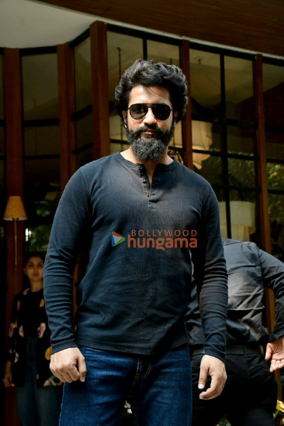 photos vicky kaushal spotted at bollywood hungama hangout at gigi bandra 4