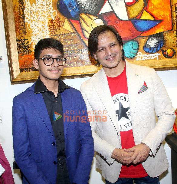 photos vivek oberoi and sachin khedekar grace om swamis show at vachi art gallery 3