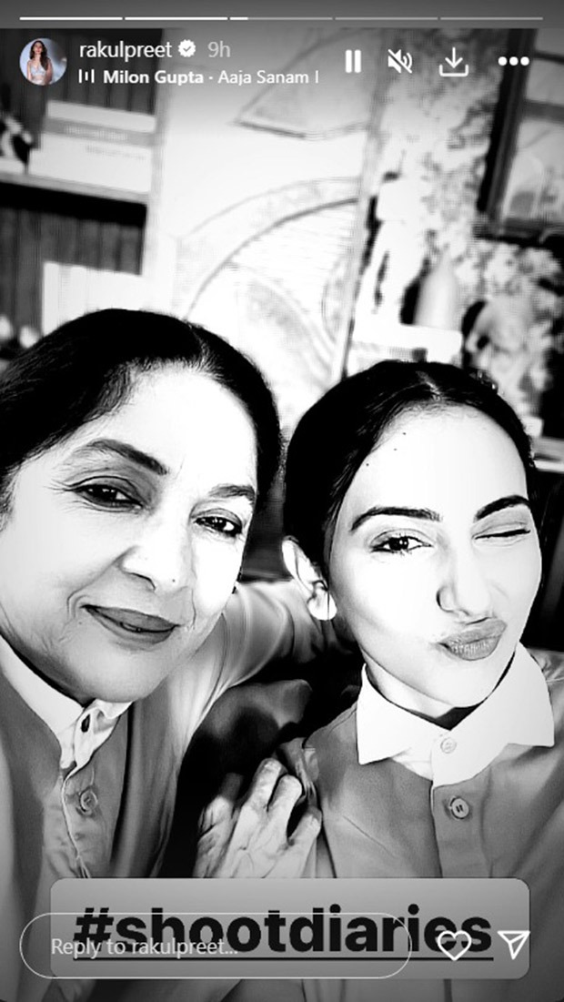 Rakul Preet Singh teases fans with on-set picture as she poses with Neena Gupta!