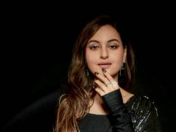 Sonakshi Sinha 'Scared' after Fan Proposes & wields Knife | DESIblitz