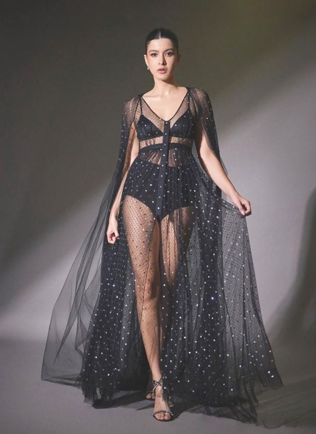 Shanaya Kapoor’s glam game is only getting stronger in a breath taking black sheer gown