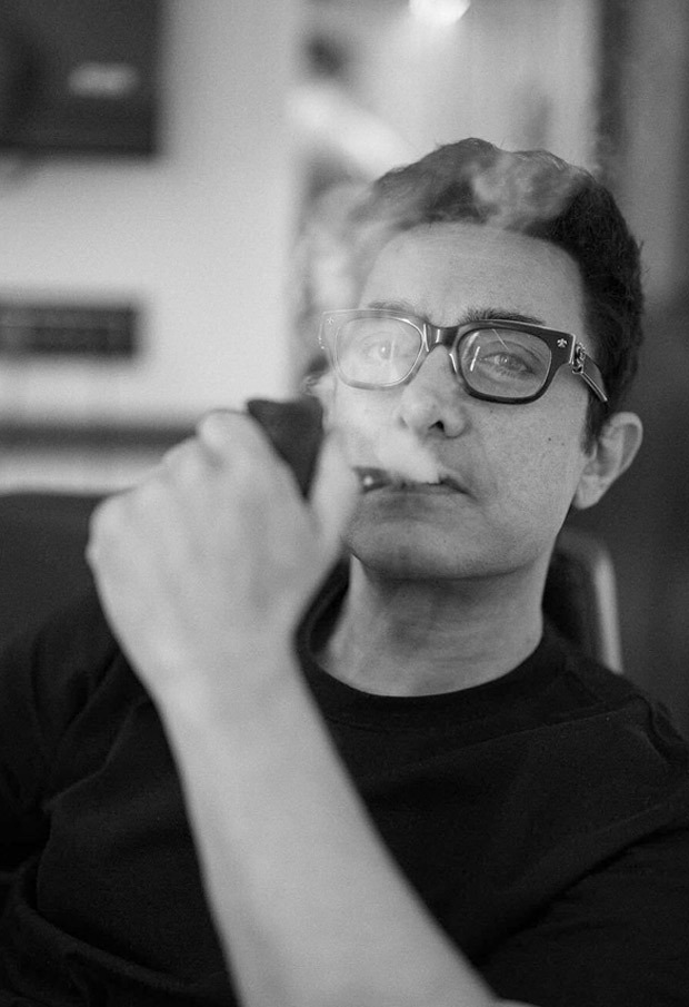 Aamir Khan enjoys his cigar in charismatic post pack up shoot, see black and white photo 