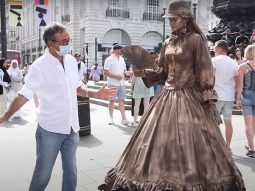 Taapsee Pannu recalls turning into living statue for Dunki and earning “some pounds”; Rajkumar Hirani jokes “London schedule ussi see nikla hai”