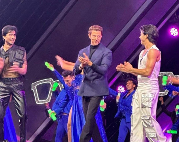 Hrithik Roshan sets the stage ablaze at ITA Awards, grooves to ‘Kaho Naa Pyaar Hai’ with Nakuul Mehta, Vishal Aditya Singh, Harshad Chopda and Siddharth Nigam