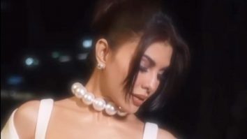Jacqueline Fernandez is the happiest as she grooves on her favorite song