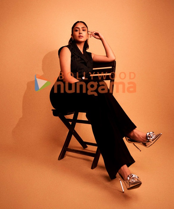 mrunal thakur 2 159