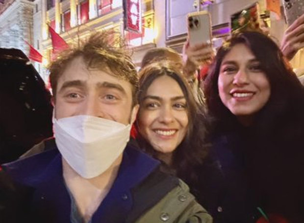 Mrunal Thakur has unforgettable fan experience with Daniel Radcliffe in New York, see pic 