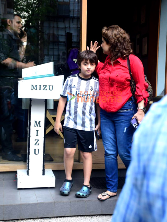 photos abram khan snapped in bandra 1