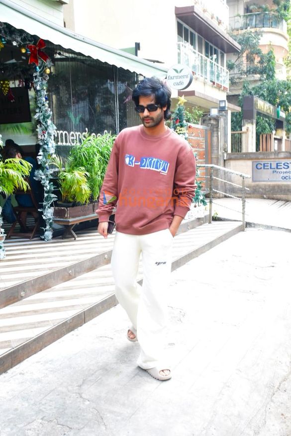 photos aman devgan snapped in bandra 2