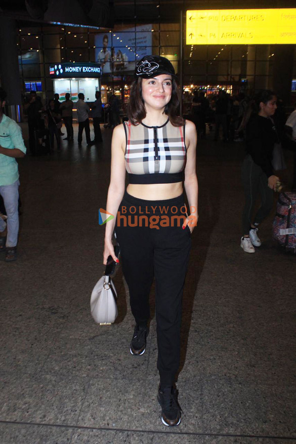 photos ananya panday divya khosla kumar and others snapped at the airport 1