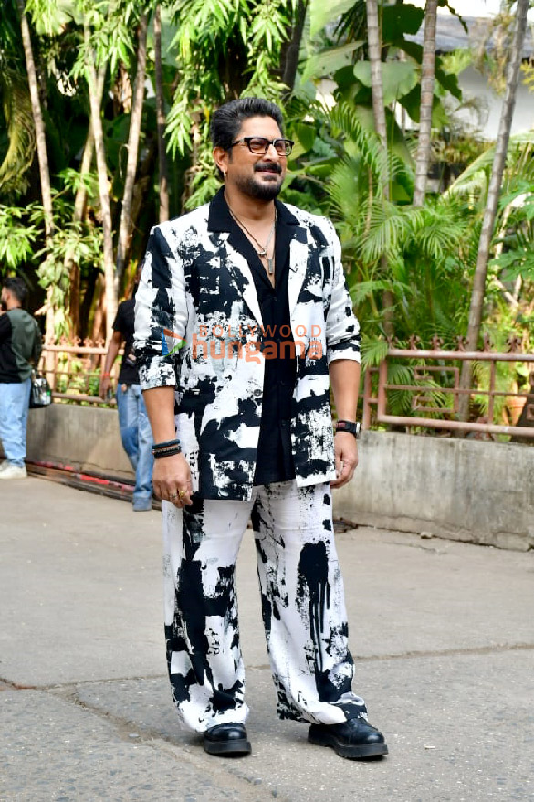 Photos: Arshad Warsi, Gauahar Khan and Meenakshi Seshadri snapped on the sets of Jhalak Dikhhla Jaa Photos: Arshad Warsi, Gauahar Khan and Meenakshi Seshadri snapped on the sets of Jhalak Dikhhla Jaa