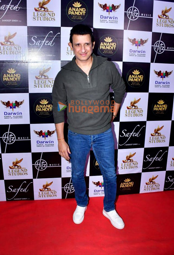 photos celebs grace the premiere of safed 4