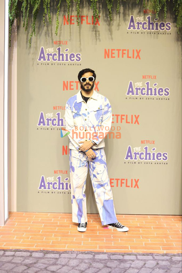 photos celebs grace the premiere of the archies 007 2