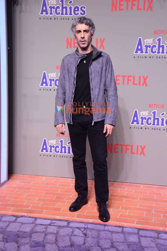 photos celebs grace the premiere of the archies 1121 4