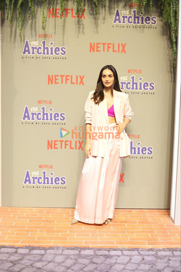 photos celebs grace the premiere of the archies 777 24