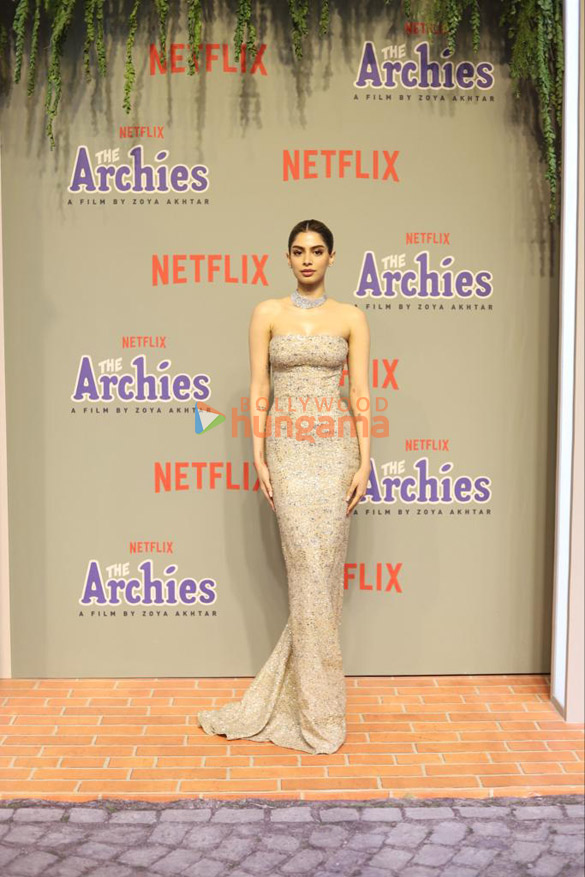 photos celebs grace the premiere of the archies 777 40