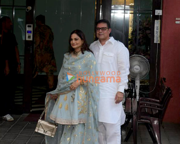 photos celebs snapped arriving at arpita khans residence 1