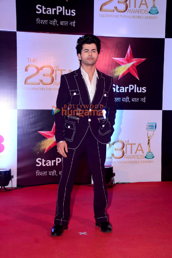 photos celebs snapped attending the red carpet of the 23rd ita awards in mumbai 6