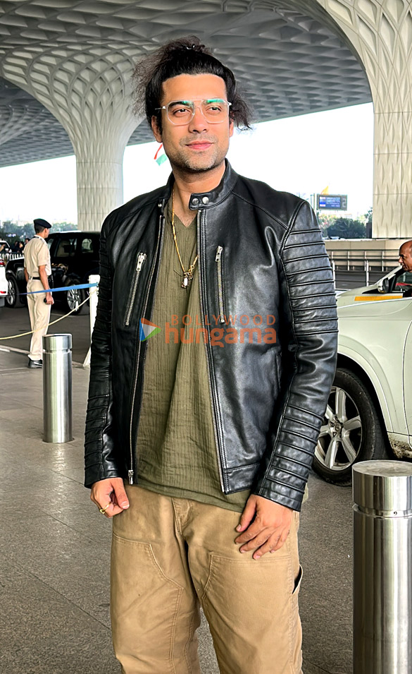 photos gauri khan and anupam kher snapped at the airport 7