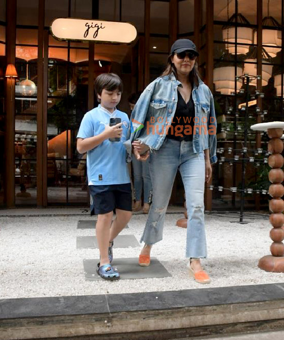 photos gauri khan snapped with son abram outside a restaurant in bandra 4