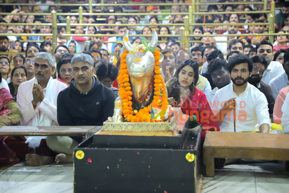 photos janhvi kapoor shikhar pahariya and director atlee visit mahakaleshwar temple 6