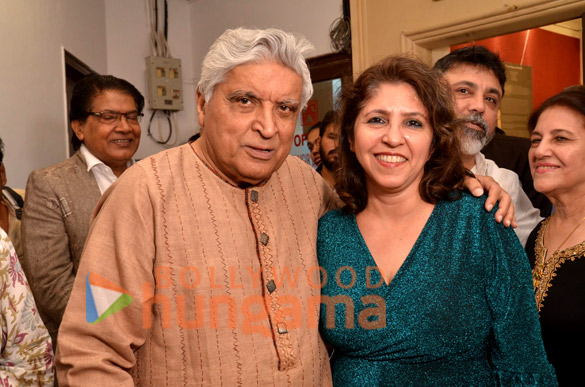 photos javed akhtar lauds kiran chopras event at jehangir art gallery 5