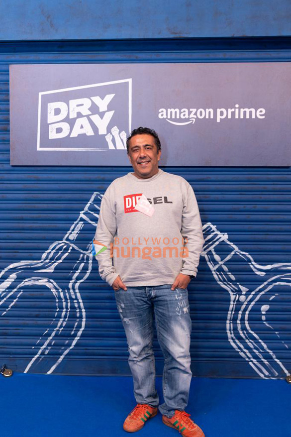 photos jitendra kumar shriya pilgaonkar annu kapoor and other celebs snapped at the screening of their film dry day 1