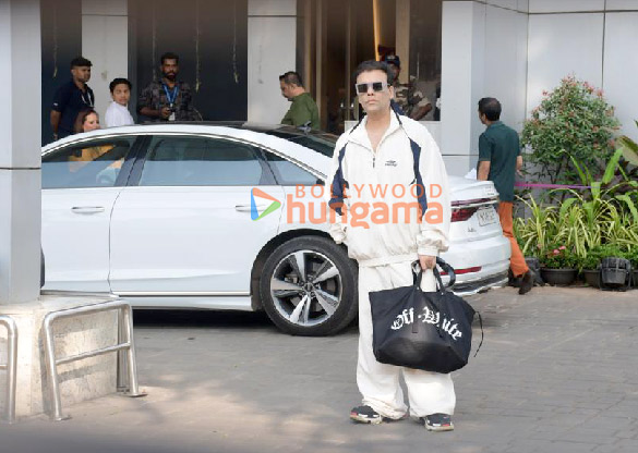 photos karan johar and ektaa r kapoor snapped at kalina airport 3