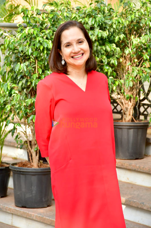 photos kareena kapoor khan bobby deol jyothika siddharth tillotama shome jaideep ahlawat and vikrant massey snapped at anupama chopras roundtable 9