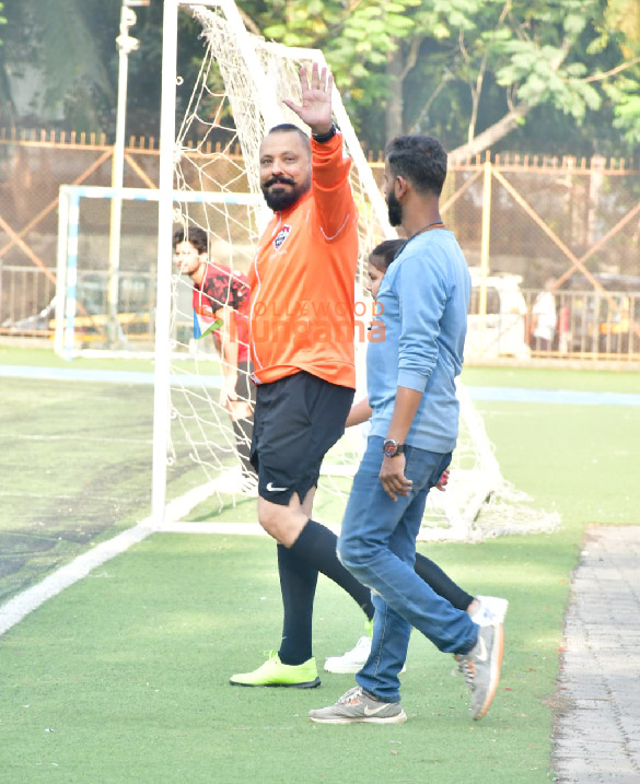 photos kartik aaryan abhishek bachchan tiger shroff and others snapped at all star fc football match in juhu 10