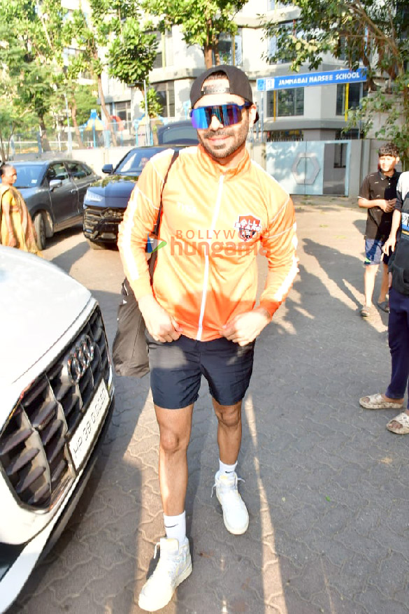 photos kartik aaryan aparshakti khurana and bunty walia snapped at an all star football match 5