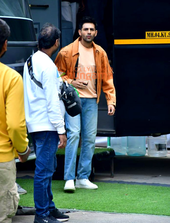photos kartik aaryan snapped on the sets of an ad shoot 2