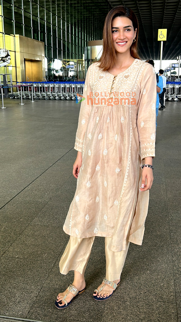 photos kriti sanon mouni roy and boman irani snapped at the airport 1