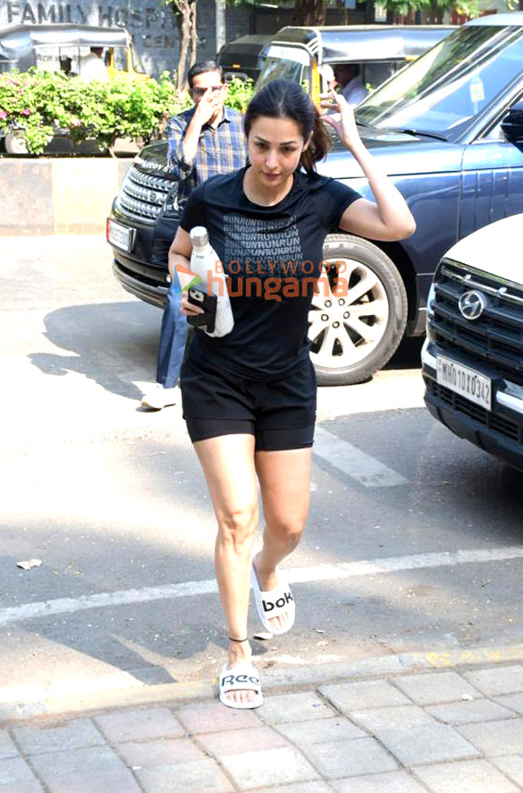 photos malaika arora snapped outside diva yoga in bandra 4 56