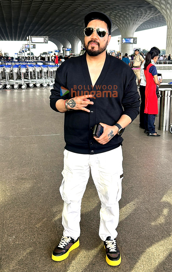 photos nora fatehi khushi kapoor and mika singh snapped at the airport 5