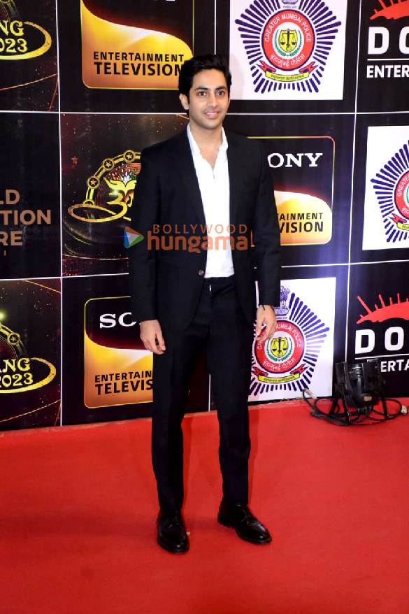 photos ranbir kapoor bobby deol kiara advani and other celebs grace umang 2023 14