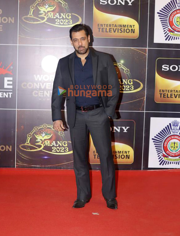 photos ranbir kapoor bobby deol kiara advani and other celebs grace umang 20231 21