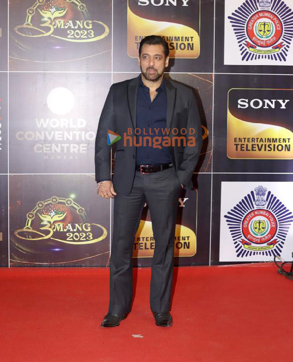 photos ranbir kapoor bobby deol kiara advani and other celebs grace umang 20231 22