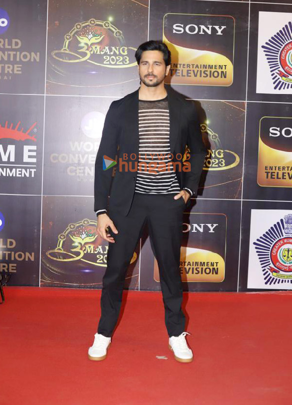 photos ranbir kapoor bobby deol kiara advani and other celebs grace umang 20231 8