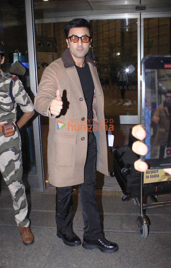 photos ranbir kapoor bobby deol and others snapped at the airport 0099 3