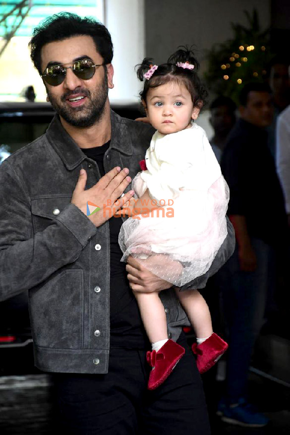 photos ranbir kapoor and alia bhatt snapped with daughter raha others at kapoor residence for christmas 2023 celebration 3