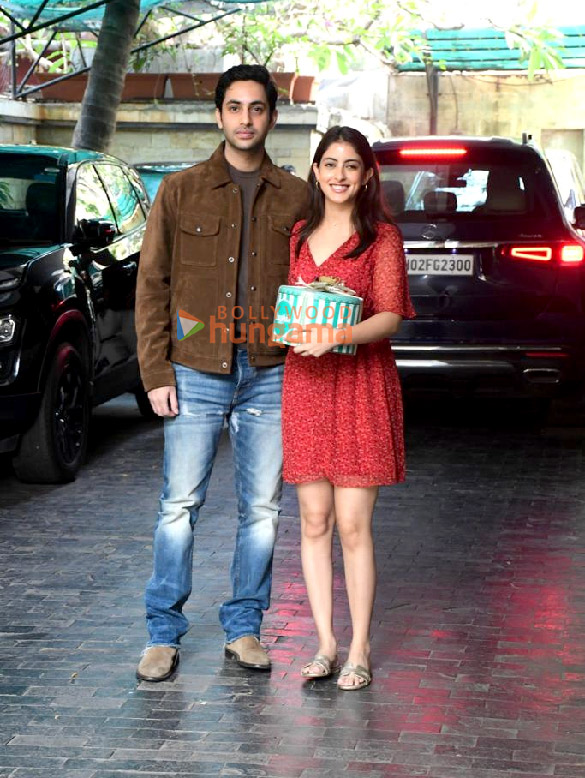 photos ranbir kapoor and alia bhatt snapped with daughter raha others at kapoor residence for christmas 2023 celebration 8