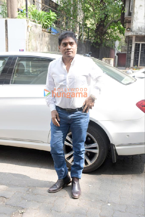 photos raza murad johny lever avtar gill sudesh bhosale and others snapped at junior mehmoods residence 1
