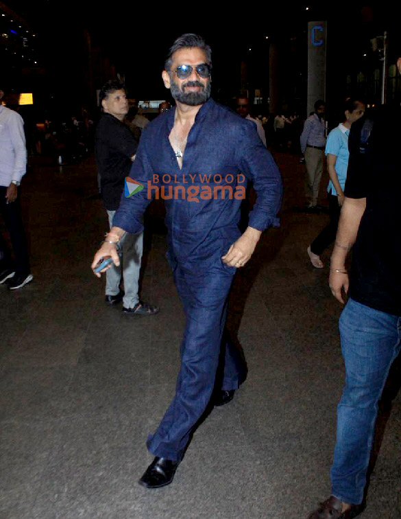 photos shah rukh khan anushka sharma emraan hashmi and others snapped at the airport 4