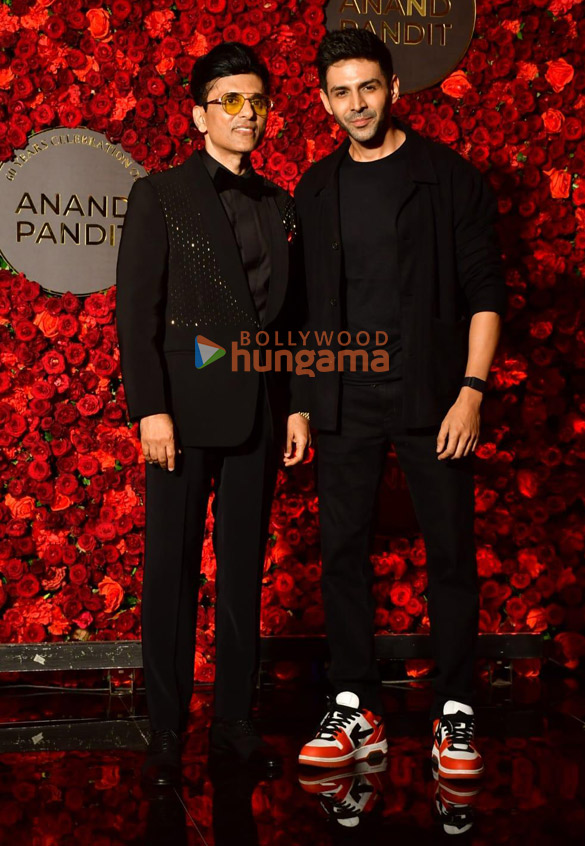 Photos Shah Rukh Khan Kajol and others attend Anand Pandits birthday bash 2300 17