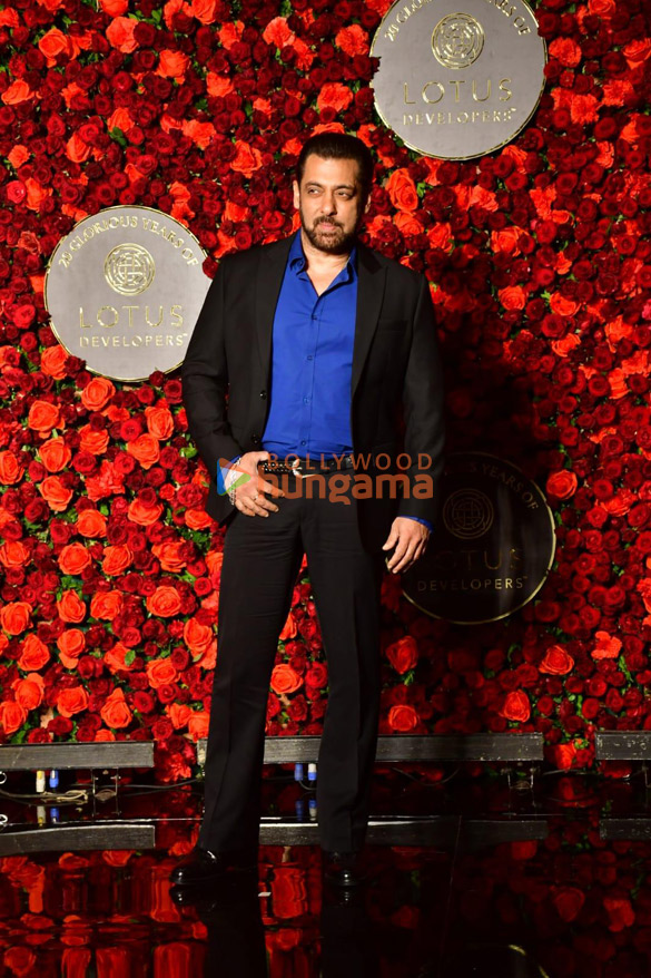 photos shah rukh khan kajol and others attend anand pandits birthday bash more 1